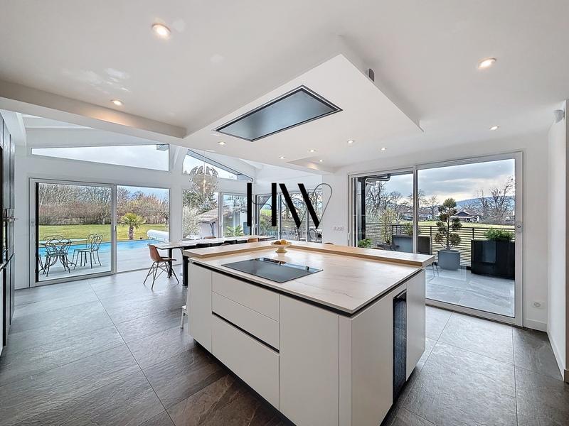 Maison - 437 m² - 14 pièces