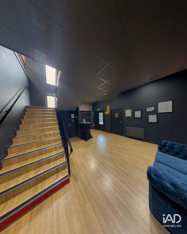 Local commercial - 592 m²