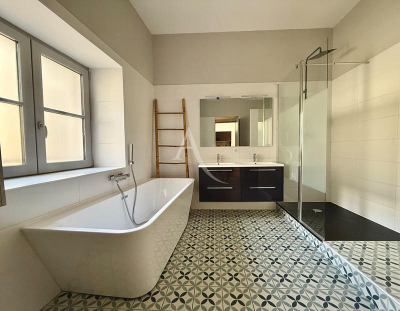 Appartement - 97 m² - 3 pièces