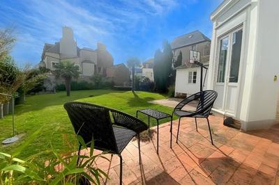 Demeure - 234 m² - 10 pièces