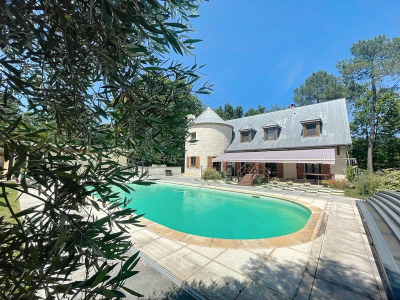 Maison - 206 m² - 8 pièces