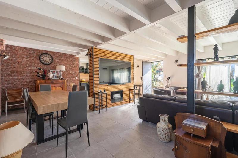 Maison - 151 m² - 8 pièces