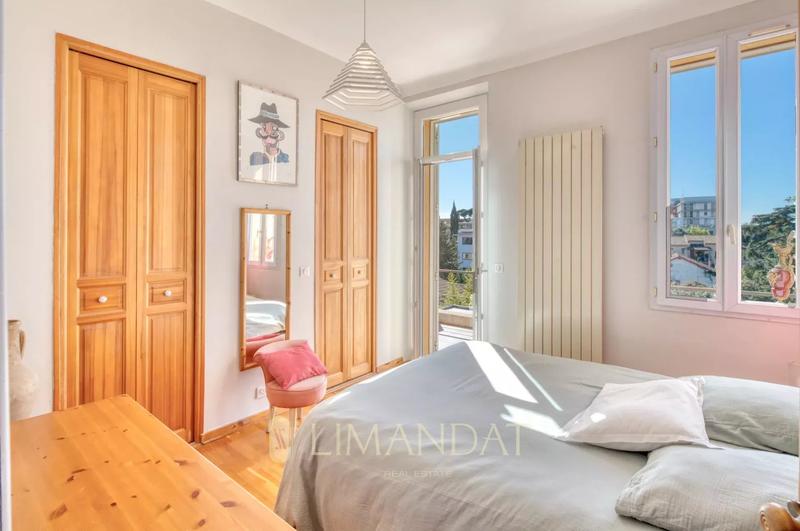 Villa - 201 m² - 7 pièces