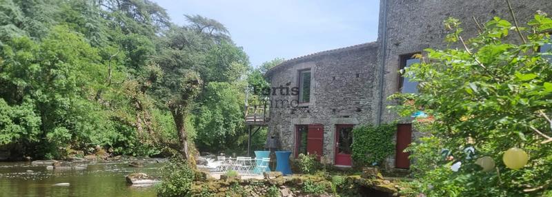 Moulin - 235 m² - 8 pièces