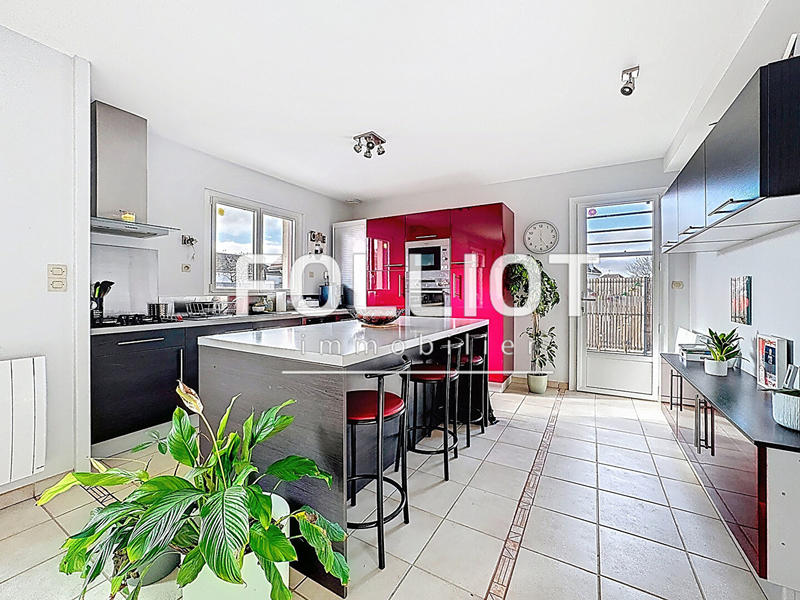 Maison - 140 m² - 8 pièces