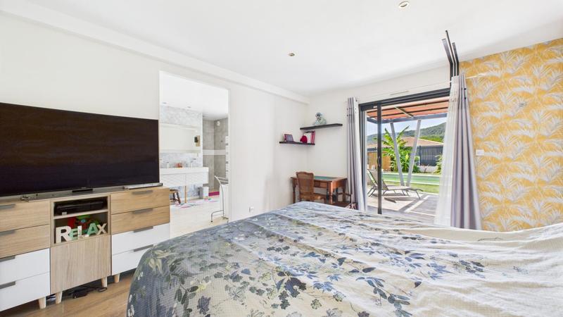 Maison - 232 m² - 7 pièces