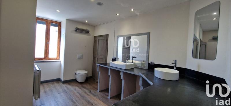 Maison - 233 m² - 8 pièces