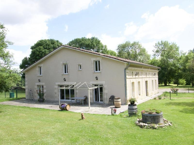 Maison - 462 m² - 12 pièces