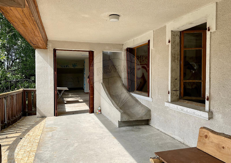 Maison - 477 m² - 13 pièces