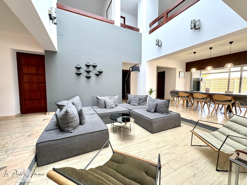 Villa - 300 m² - 7 pièces