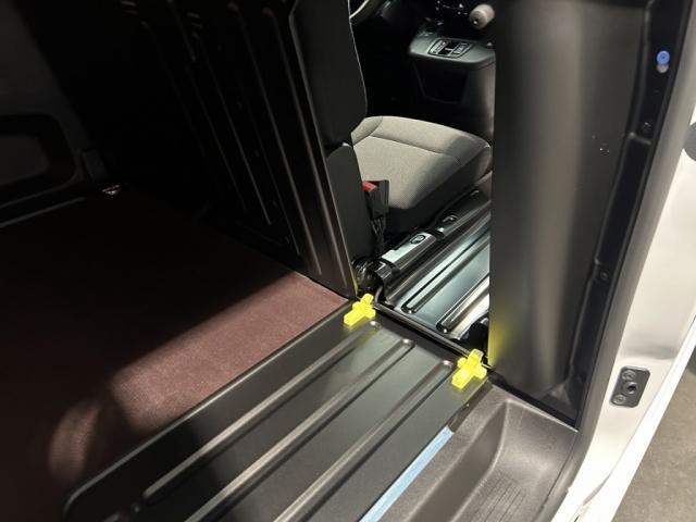 Citroën Berlingo Van Prix Ttc - Xl Long 950 Kg Bluehdi 130 Eat8 3 Places Moduwork Plancher Bois Camera Partner