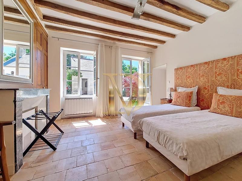 Maison - 350 m² - 10 pièces