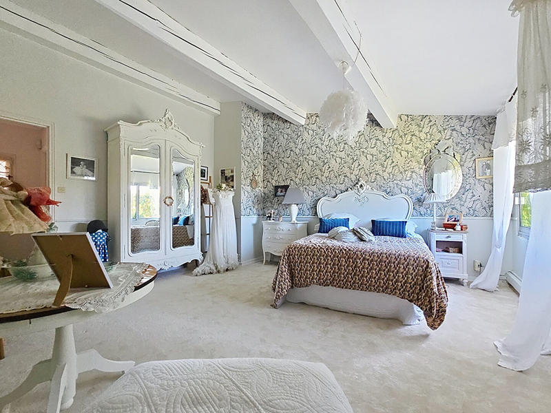 Maison - 256 m² - 6 pièces