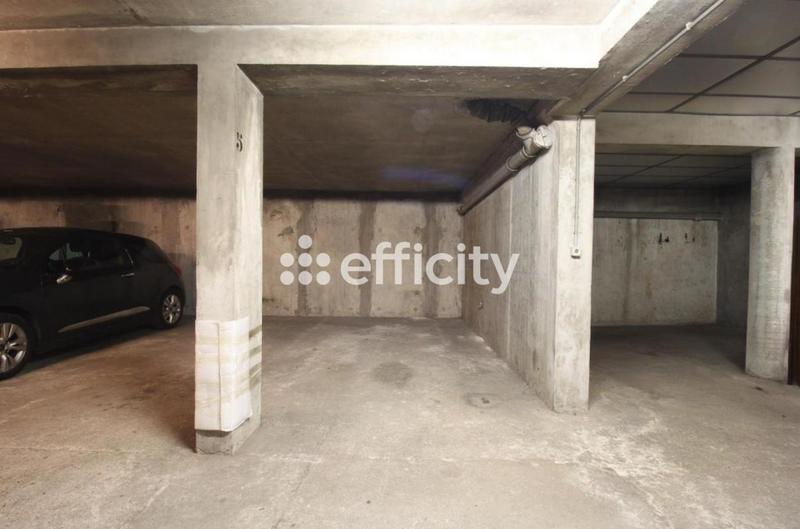 Parking / Garage - 10 m²