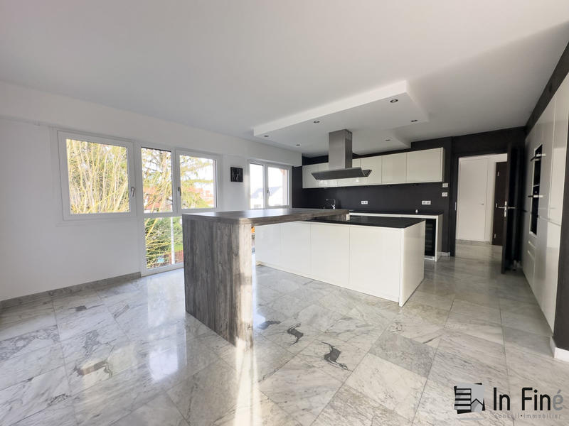 Appartement - 155 m² - 6 pièces