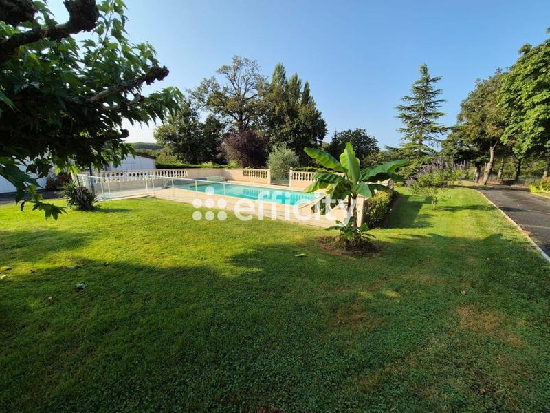 Maison - 175 m² - 9 pièces