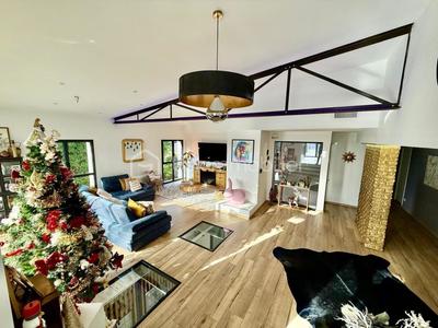 Propriété - 293 m² - 6 pièces