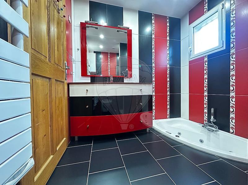 Pavillon - 225 m² - 9 pièces