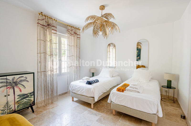 Villa - 200 m² - 6 pièces