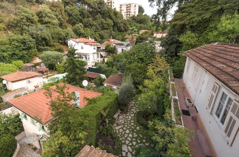 Maison - 230 m² - 8 pièces