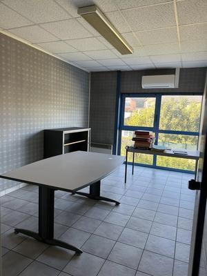 Bureau - 83 m² - 4 pièces