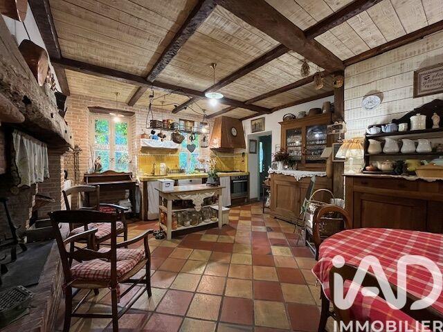 Maison - 318 m² - 12 pièces