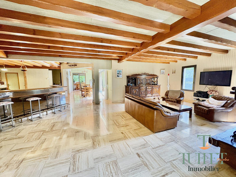 Villa - 256 m² - 9 pièces