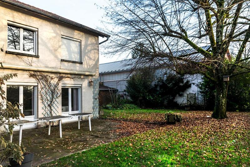Maison - 305 m² - 10 pièces