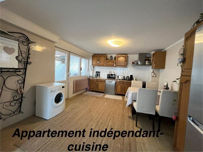 Maison - 252 m² - 10 pièces