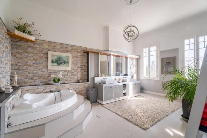 Château - 370 m² - 11 pièces