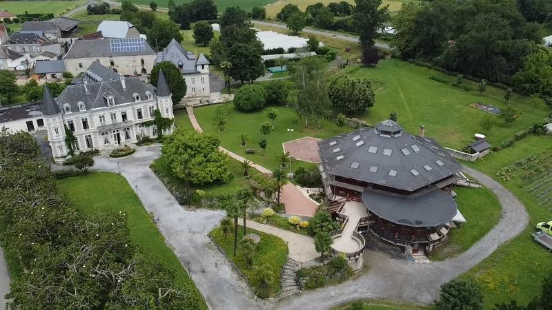 Château - 1 800 m² - 37 pièces