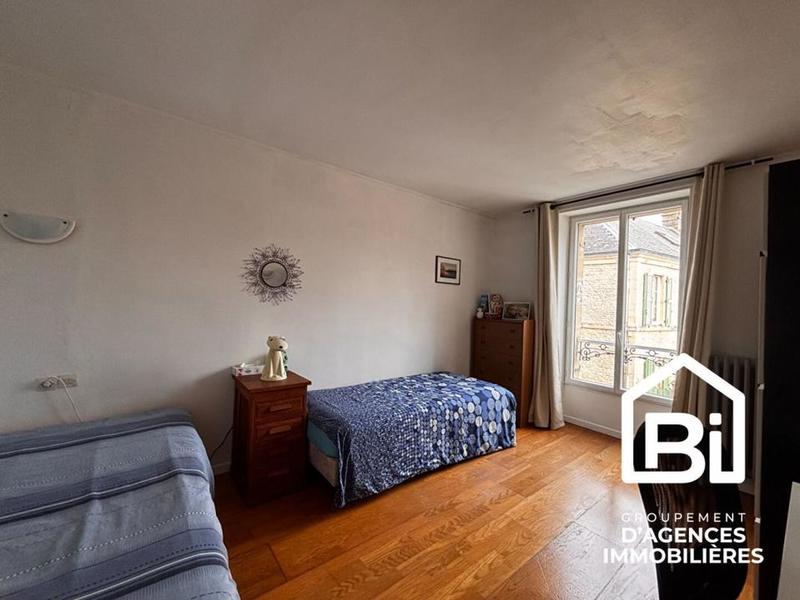 Maison - 220 m² - 9 pièces