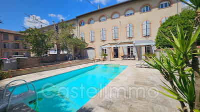 Maison - 415 m² - 10 pièces