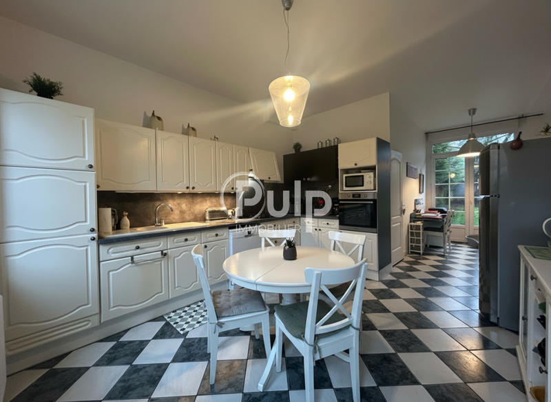 Maison - 202 m² - 6 pièces