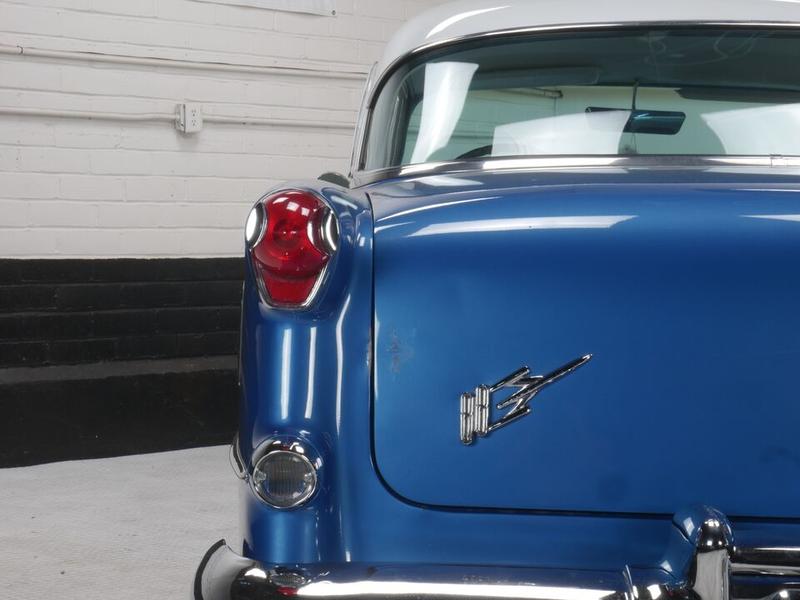 Oldsmobile Holiday Sedan Super 88