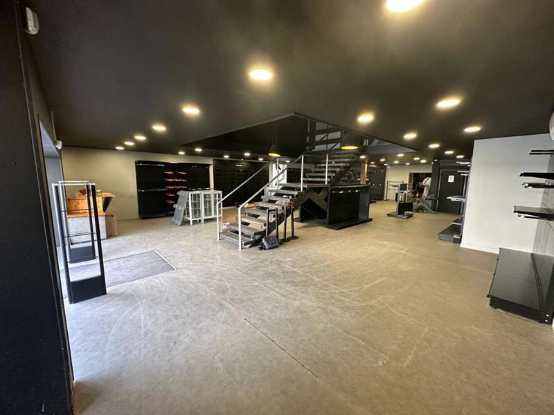 Local commercial - 700 m²