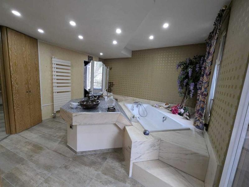 Maison - 258 m² - 6 pièces