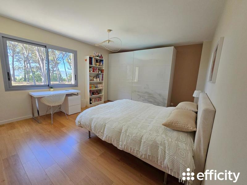 Maison - 232 m² - 7 pièces