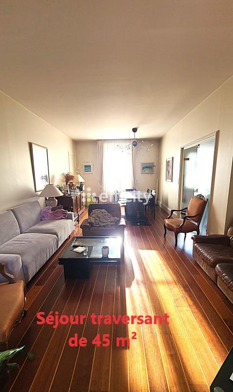 Maison - 210 m² - 7 pièces