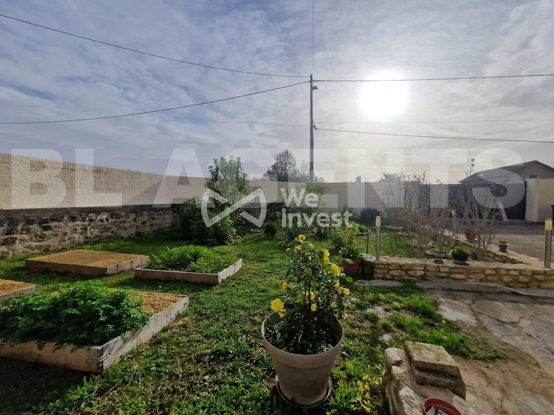 Maison - 220 m² - 8 pièces