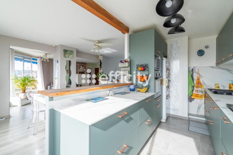 Appartement - 102 m² - 5 pièces