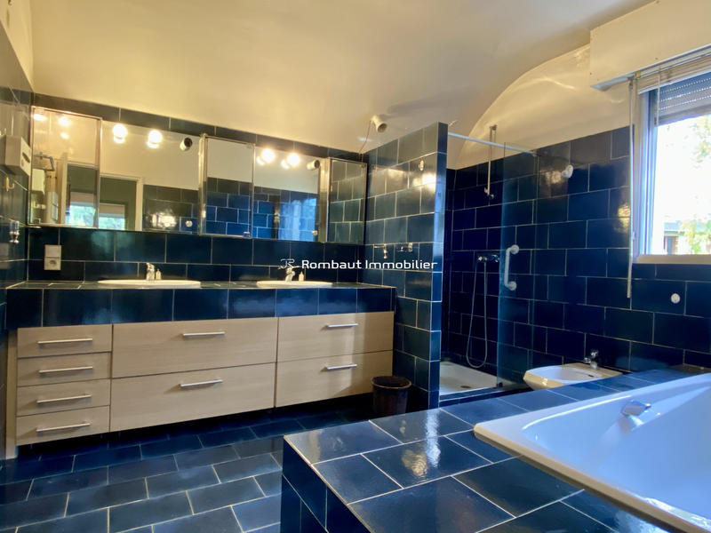 Maison - 246 m² - 10 pièces