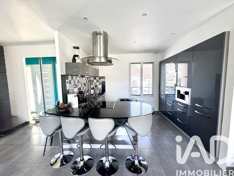 Maison - 168 m² - 8 pièces