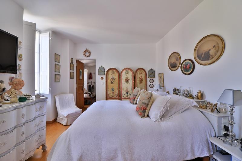 Maison - 281 m² - 11 pièces