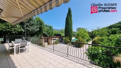 Maison - 237 m² - 9 pièces