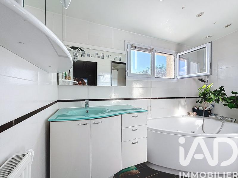 Maison - 107 m² - 6 pièces