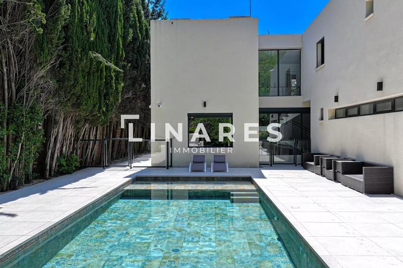 Villa - 349 m² - 8 pièces