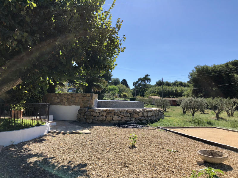 Propriété - 250 m² - 6 pièces