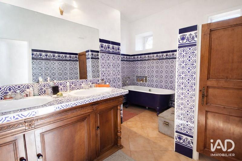 Maison - 331 m² - 8 pièces