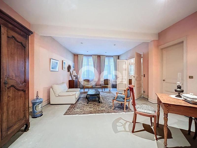 Maison - 327 m² - 6 pièces